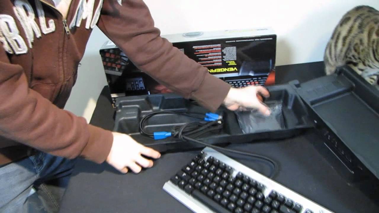 Corsair Vengeance K60 Mechanical Gaming Keyboard Unboxing & First Look Linus Tech Tips
