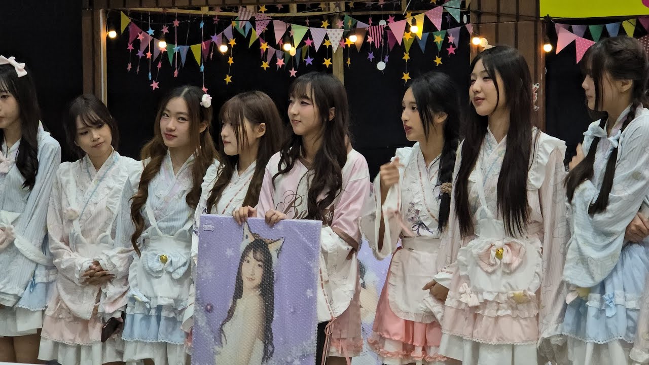 ประมูลแคนวาสเดือดๆ Emmybnk48 รุ่นที่4 งาน BNK48CGM48KangarooVillage จบที่ ... Ticket