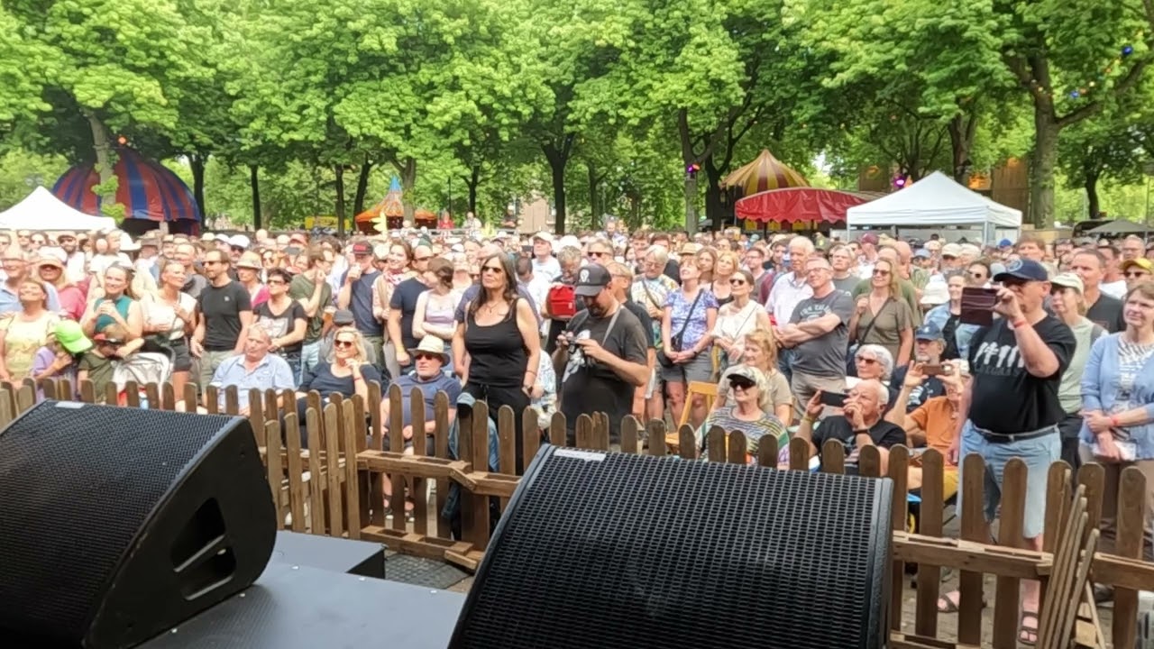 'Wooden Shoes' performed in Holland
