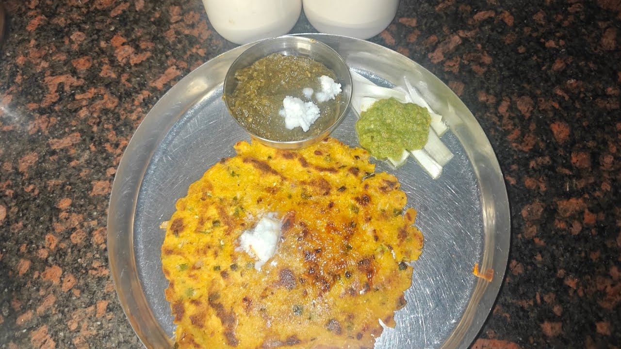 Makke Ki Roti Sarso Da Saag | Masala Roti #makkekiroti #sarsodasaag #winterspecial @DeliciousFusions