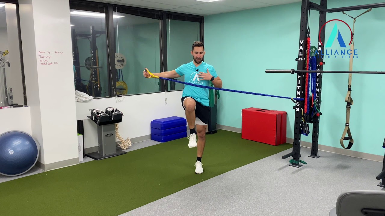 Reverse Lunge with Opposite Reverse Fly
