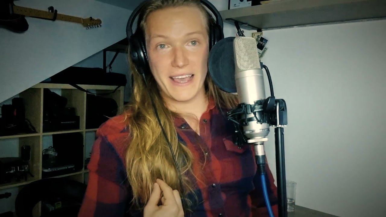 David sings Symbiose of the album Bulletproof