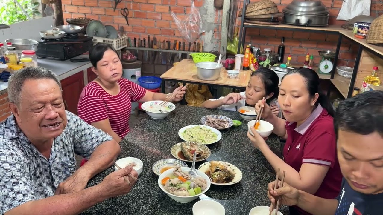 Bầu Xào Trứng, Cá Kho Lạt | Vinh & Truyen