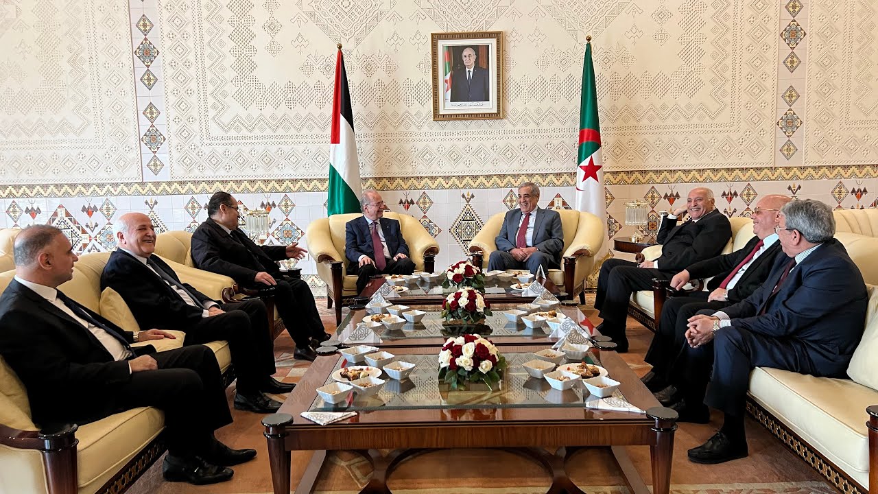 رئيس الوزراء وزير الخارجية و المغتربين الفلسطيني يحل بالجزائر