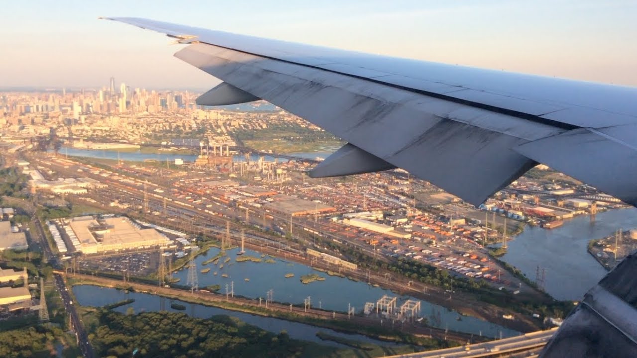 United Airlines 777-200ER | Landing at Newark Liberty with views of NYC!
