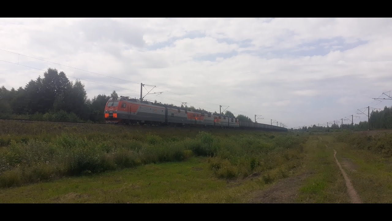 Электровоз 2ЭС5К-484 с перегоняемыми ВЛ80С-2183/2184А с грузовым поездом. Костромская область
