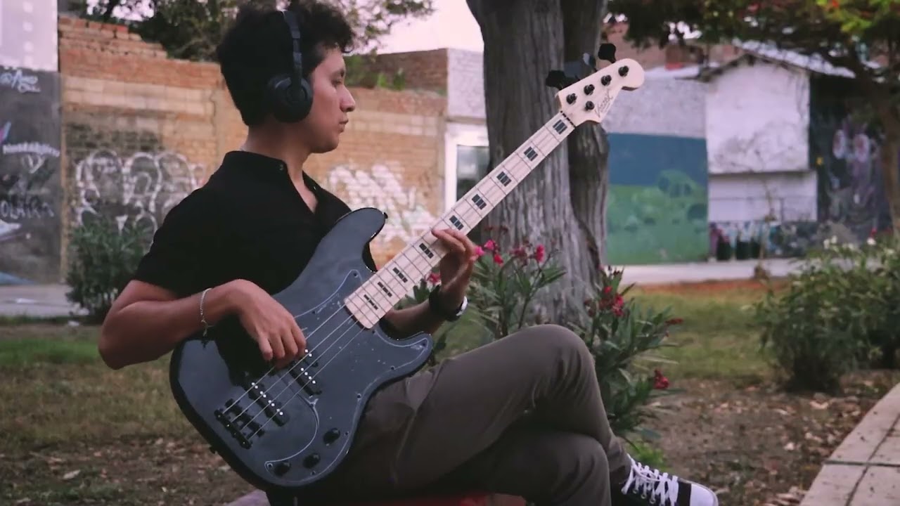 Cover Bass: Are You Gonna Be My Girl - JET