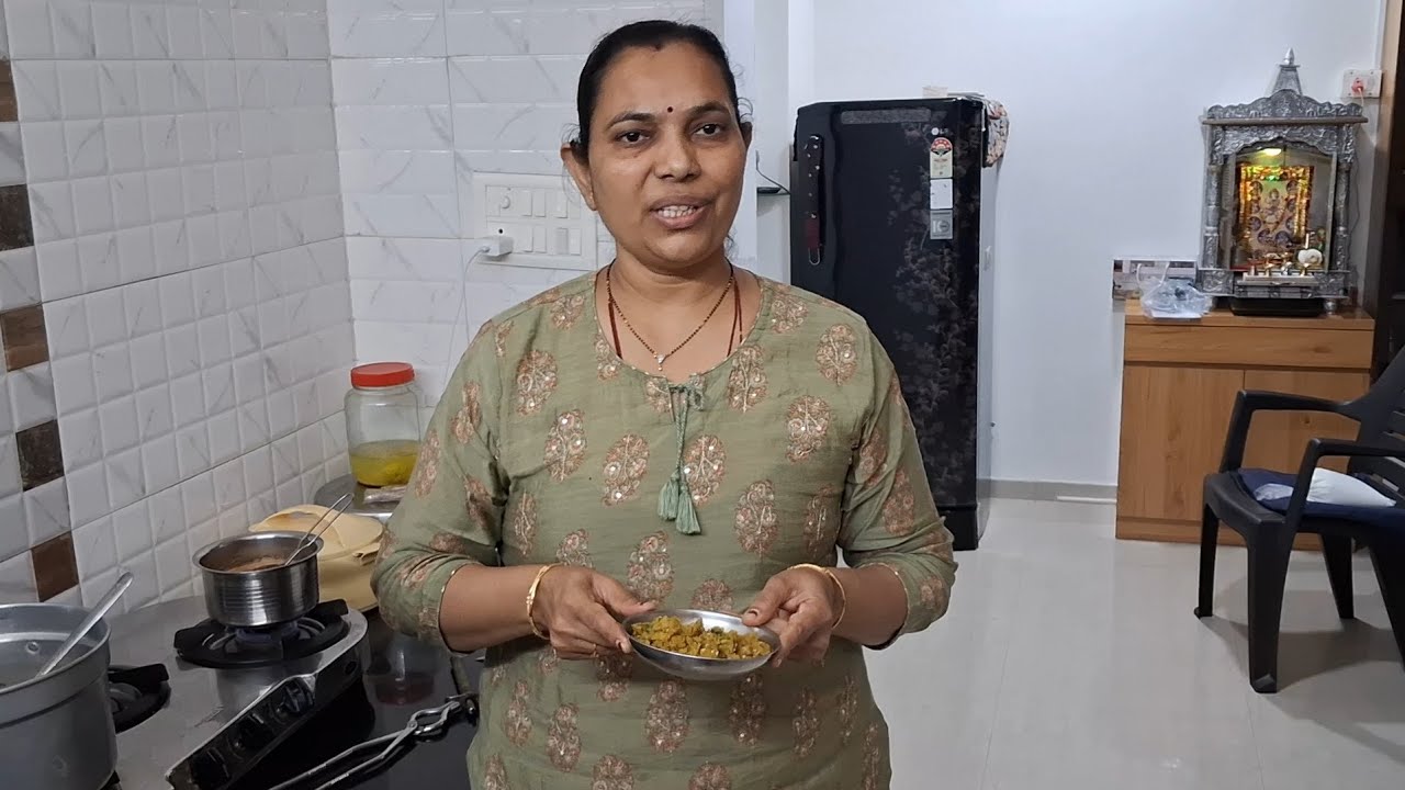 આજે બનાવ્યા બાજરી નો લોટ અને લીલી મેથીના મુઠીયા #recipe #food #viral 