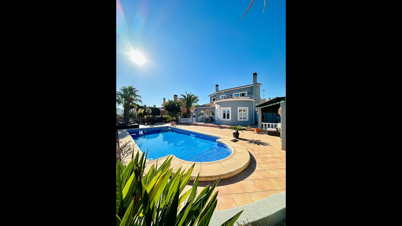 Immo Belgica exclusive listing in Gata de Gorgos: Renovated traditional Spanish villa