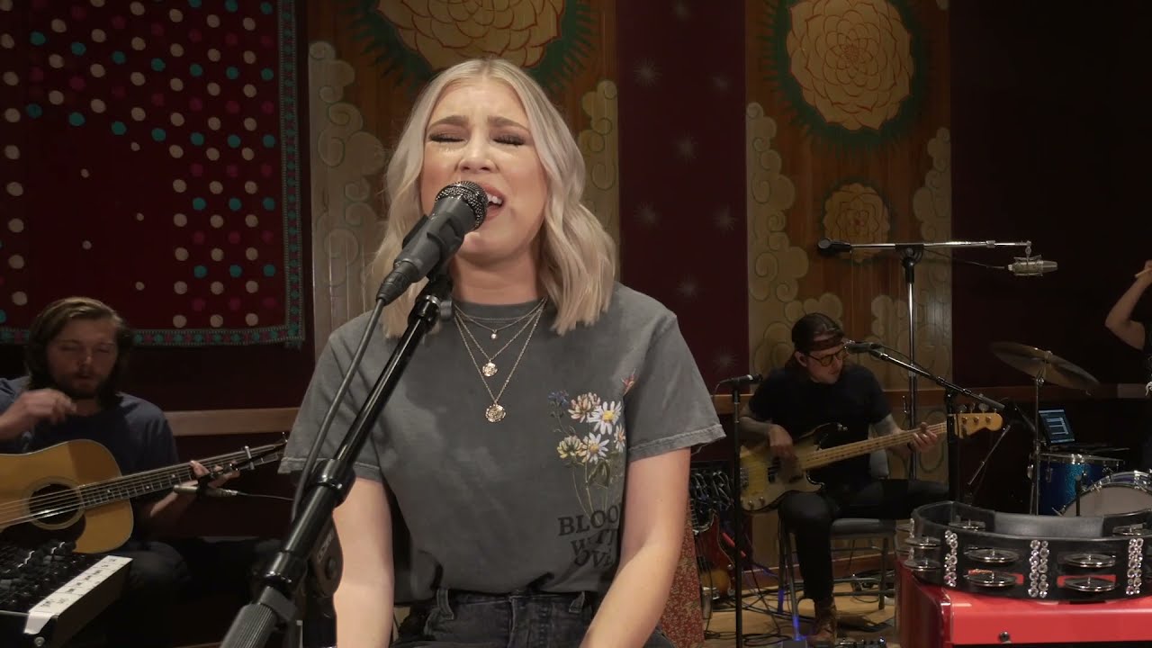 Maddie and Tae perform 
