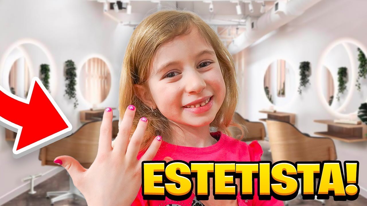 GIORGIA VA DALL' ESTETISTA PER LA PRIMA VOLTA ! UNGHIE LUNGHE PER 24 ORE