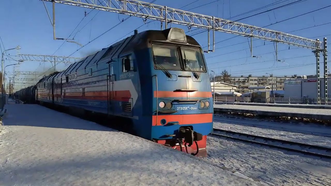 Боевой КамАЗ 2тэ25км-0444 бтс проезжает Сиверскую