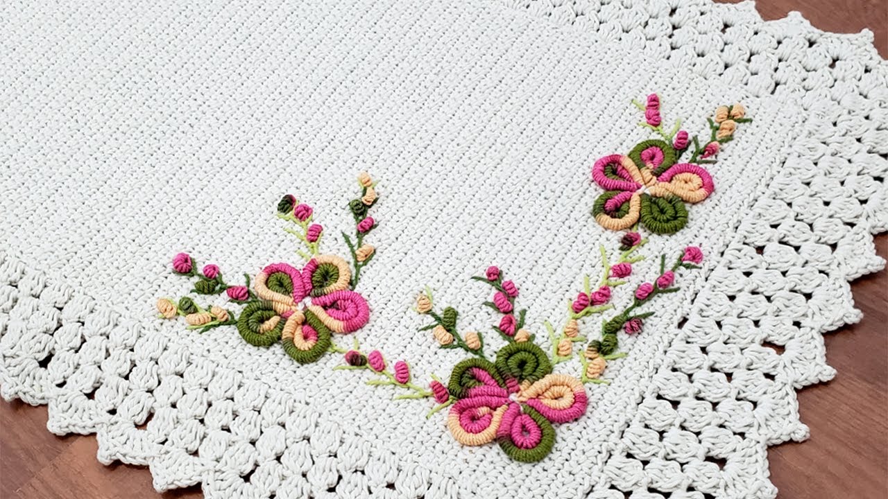 Tapete de Crochê com Bordado Rococó