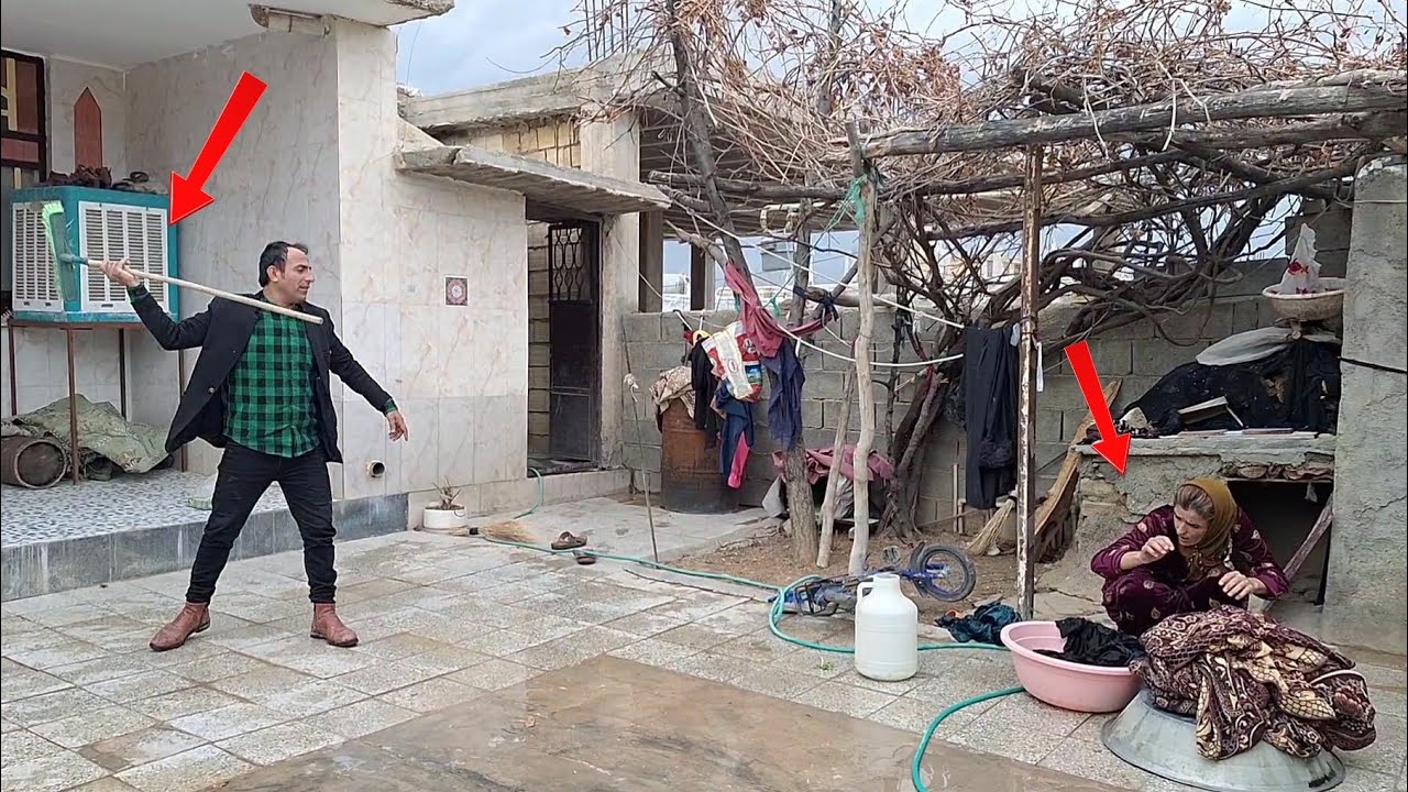 Zahra Shaitan is harassing the grandmother and the operator when Abu Talib arrives from Ra and