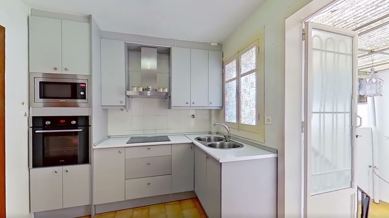 Casa adosada en venta en Calle Monjas 14, en pleno centro de Motril.