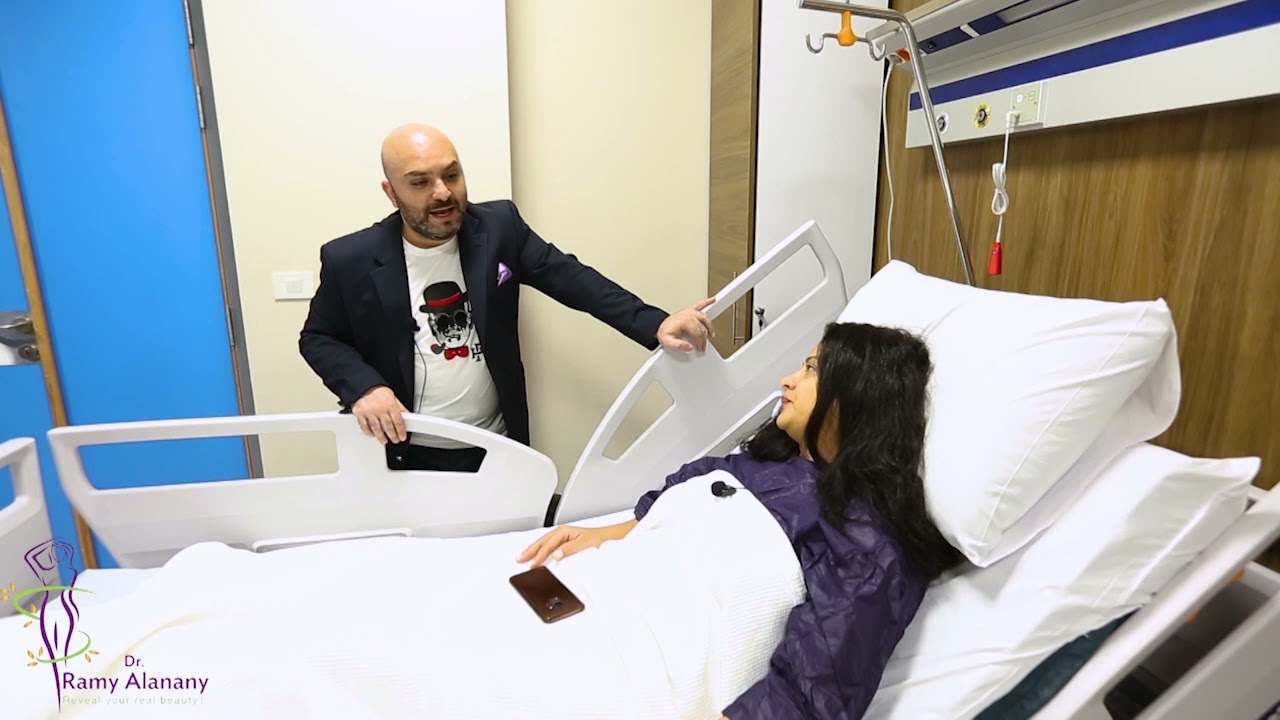 الاعلامية هبه الجارحي اثناء اجراء النحت الأيوني للجسم مع أفضل جراح تجميل دكتور رامي العناني