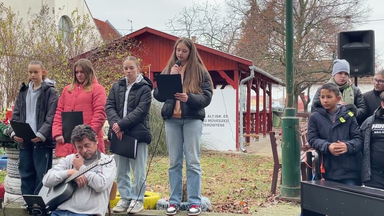 A felső tagozatos diákjainkkal közösen gyújtottuk meg a második adventi gyertyát.