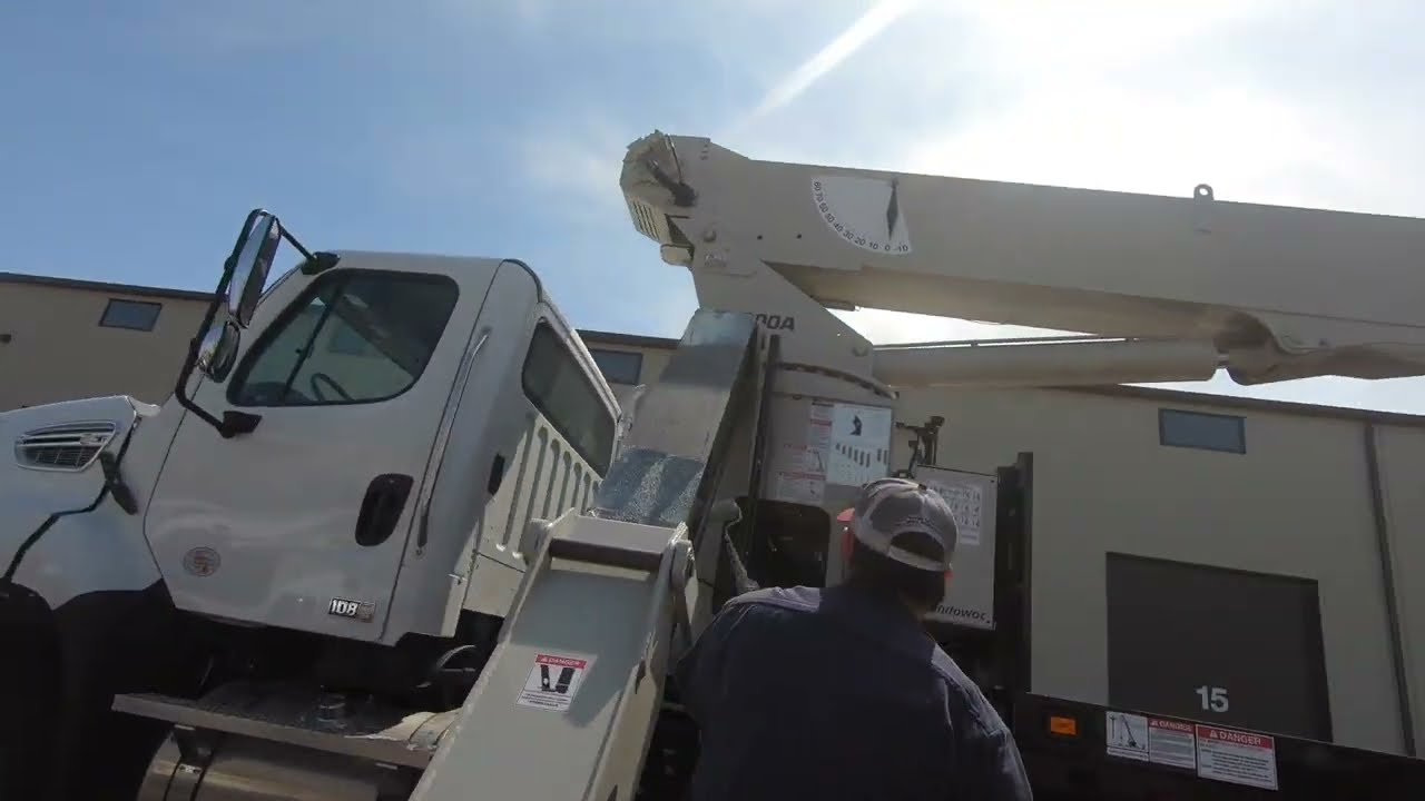 How to Grease the Outriggers - National Crane