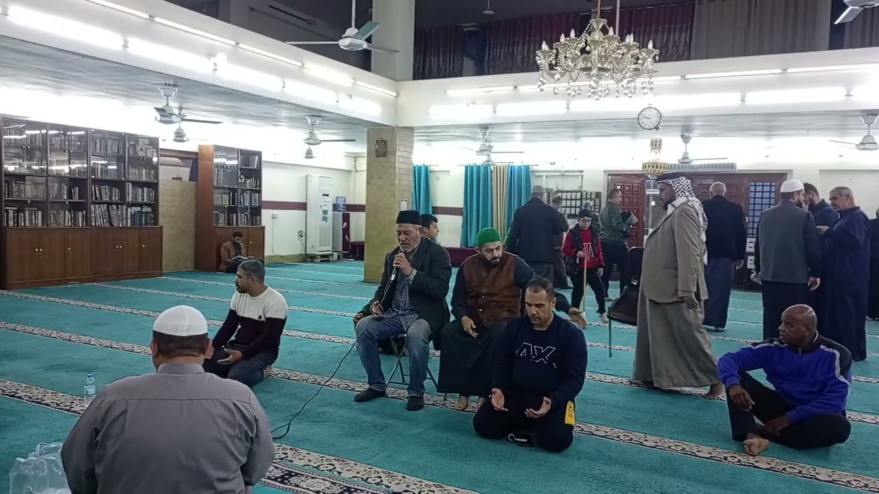 8رقم 12#3#2026 صلاه تراويح في شهر رمضان يوم 23جامع عرفات كان أمام الصلاةدكتور حيدر هادي العودةلرفاعي