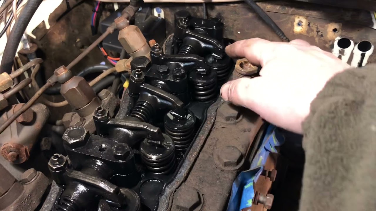 Setting Valves on Land Rover Series 2A Rust Repair Restoration Head Rockers Piston Cover