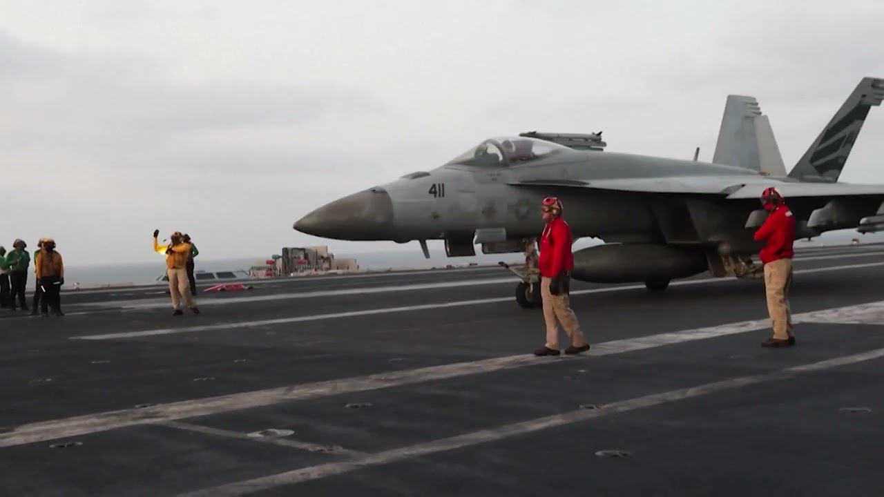 Avionet amerikane ne aeroplan mbajtesen USS Abraham Lincoln ( Pa koment )
