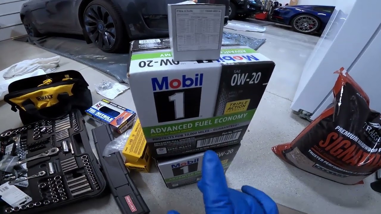 2021 Nissan Titan Pro 4x - Oil Change & Oil Filter Battle 💪