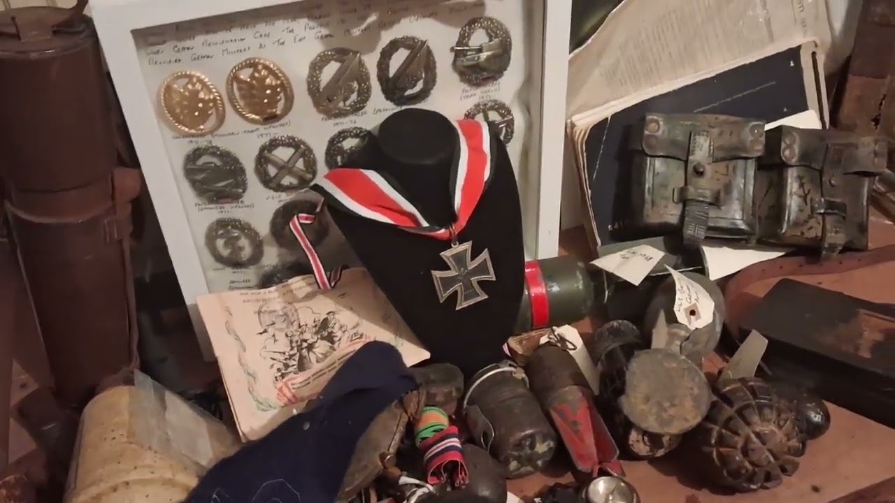«Это настоящая находка!», — демонстрируется коллекция военной атрибутики.