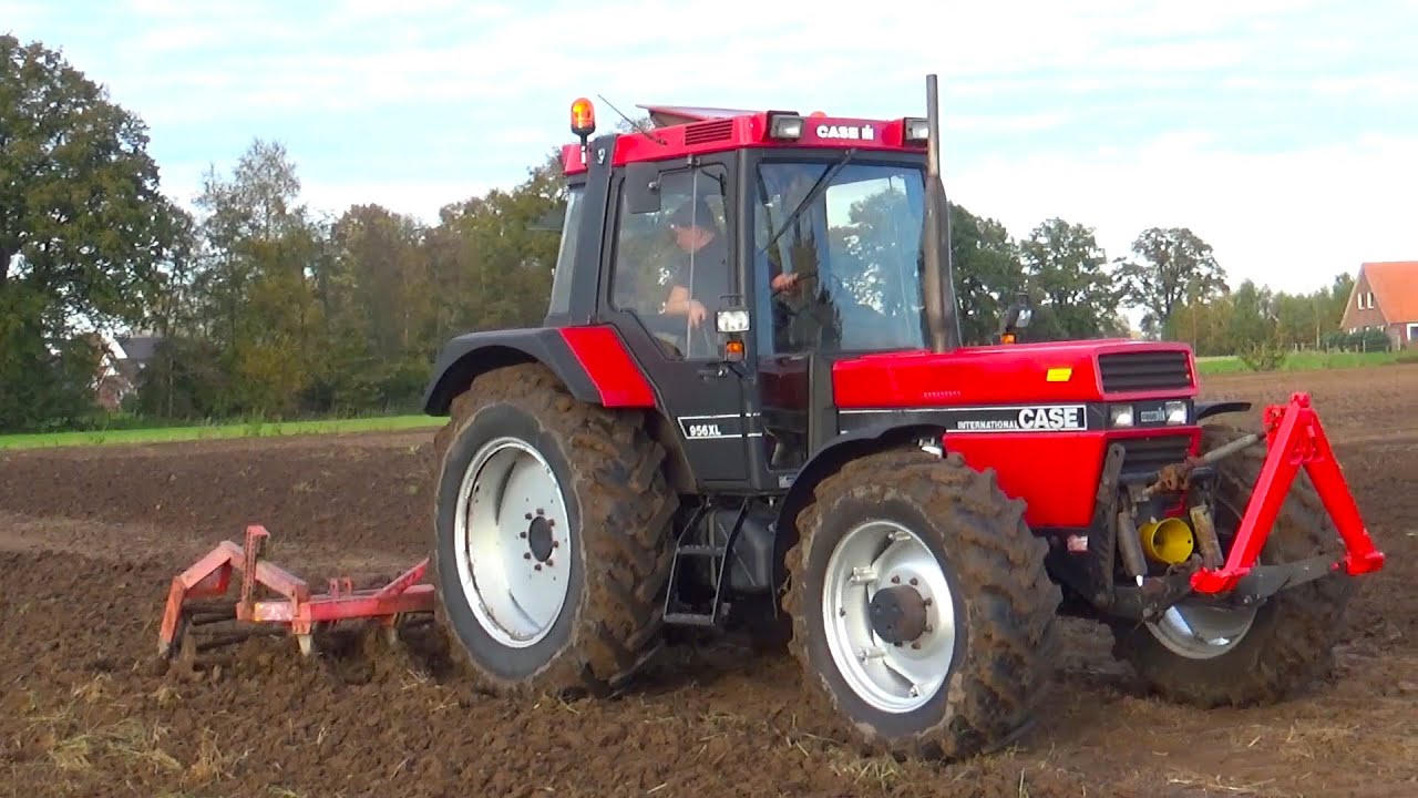 Case IH cultivating
