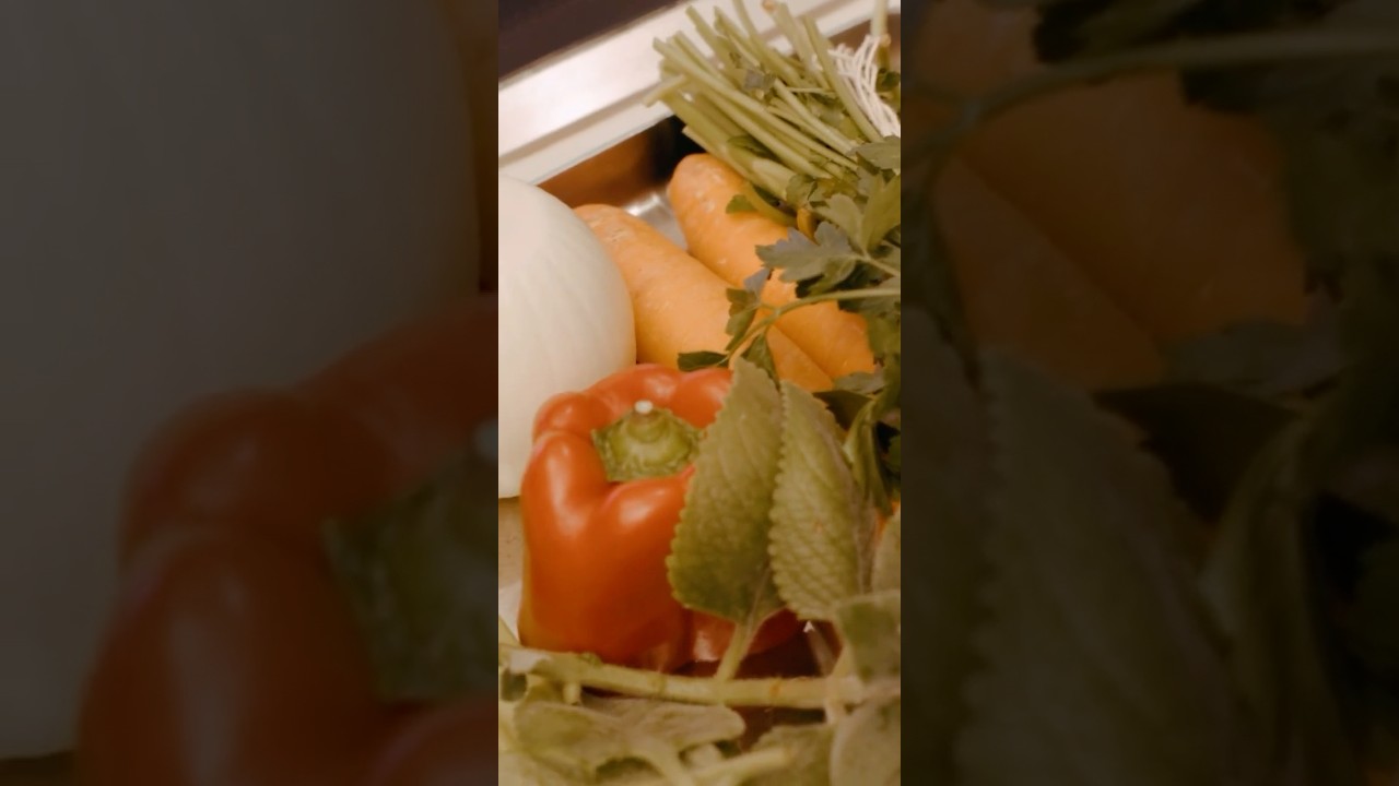Amo preparar este caldo casero 🌿🍗 que reconforta cuerpo y alma en cada cucharada 🍲💛