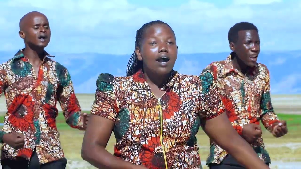 TUMAINI CHOIR - KKKT USH.MANG'OLA (SAFARI)