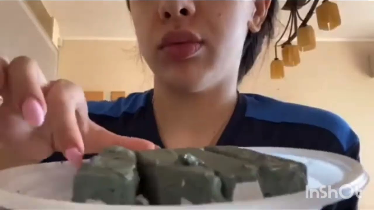 ASMR eating edible chalk with clay paste crunched by @lucky_chalk 
