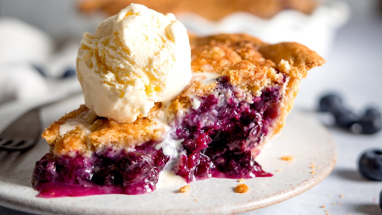 The perfect crumbly, buttery, sweet Blueberry Crumble Pie!
