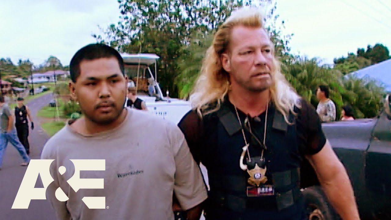 Convincing a Convict to Turn Snitch For His Freedom | Dog the Bounty Hunter | A&E