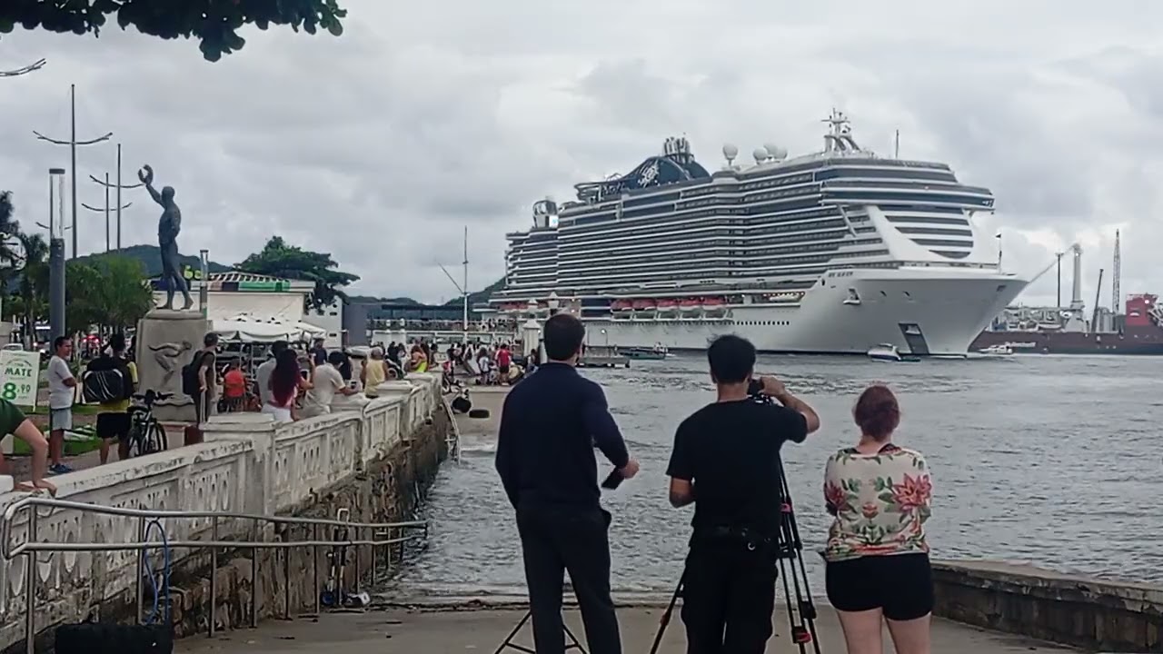 Civil deixando o porto de Santos lindamente nesse sabadão