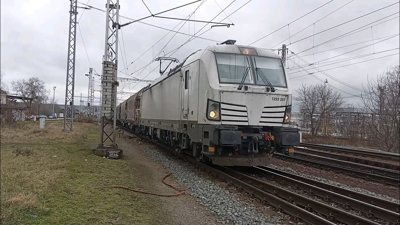 Bílej vectron 1293 207 na nákladním vlaku odjíždí z Otrokovic směr Přerov 12.2.2026 ✌️🤩📷😎