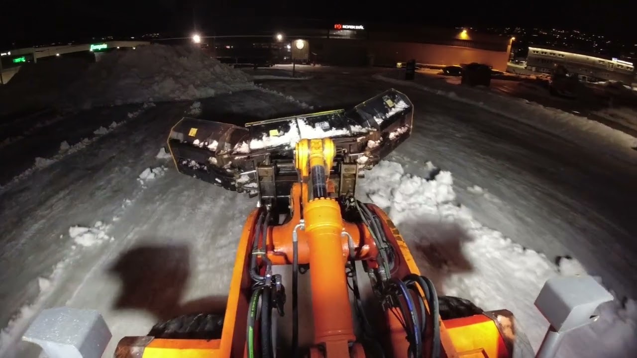 Plowing heavy wet snow | Hitaxchi zw2220 | Tellefsdal U-plow