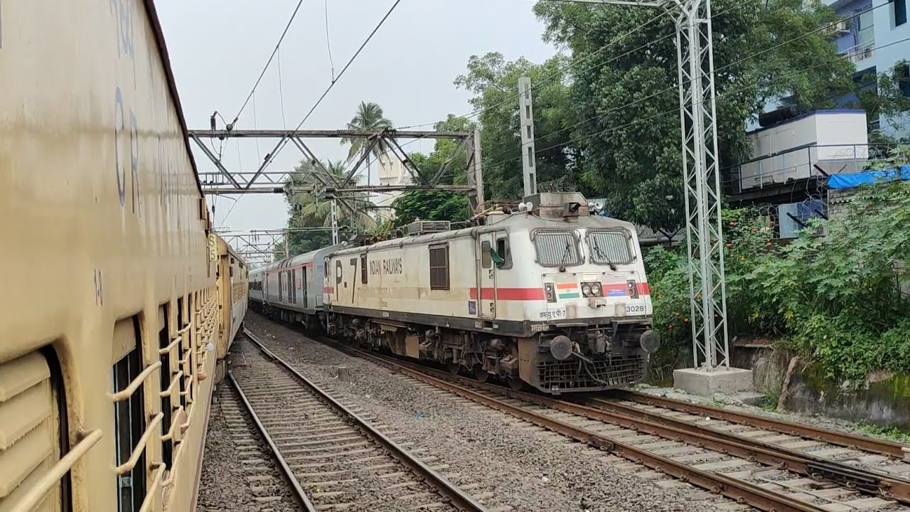 22105 : Mumbai Pune Indrayani Exp Crossing 22160 : Chennai Mumbai S F Express At Khadki