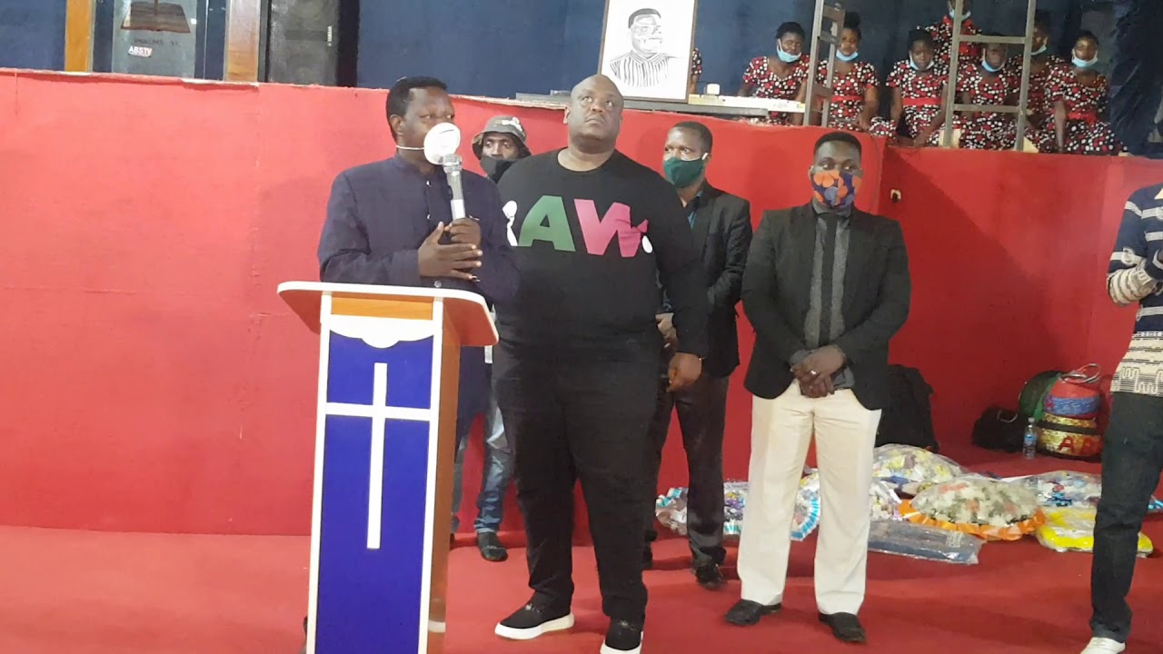 Pastor Ssenyonga is a witch and acone man says Bro Ronnie Makabayi of  Etm church.