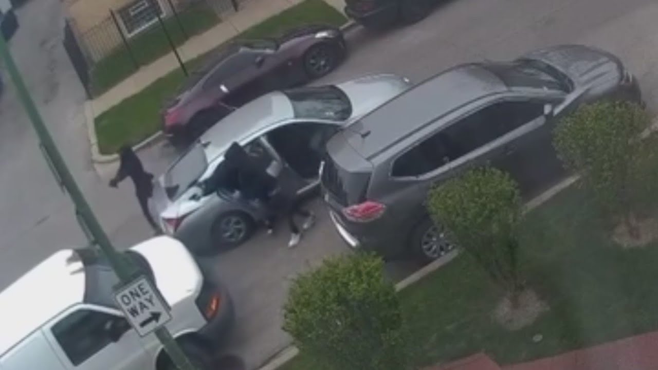 Group commits 10 robberies in 30 minutes on Chicago's Northwest Side