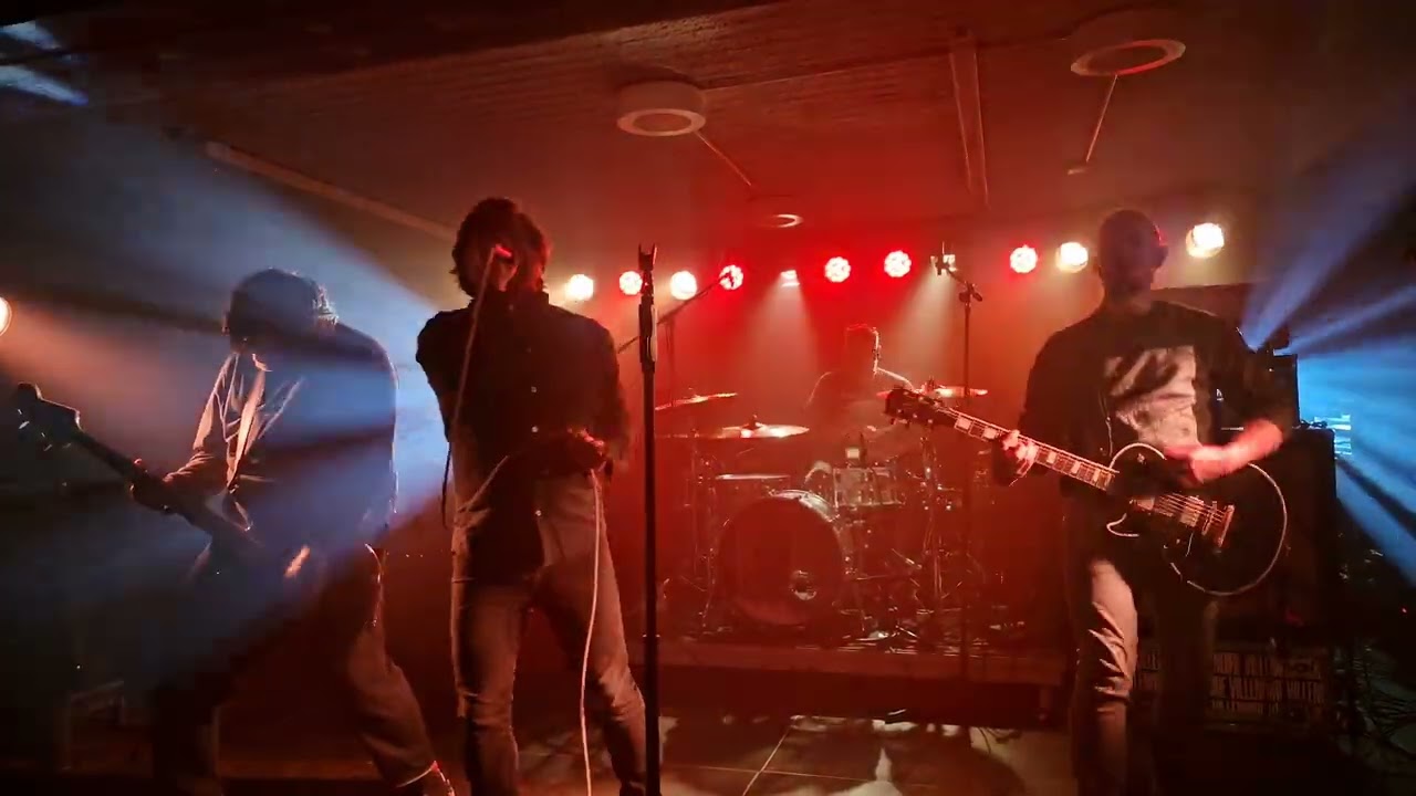 Villenoire performing Stockholm View live at the Elysée, Oostende on 19 february 2026
