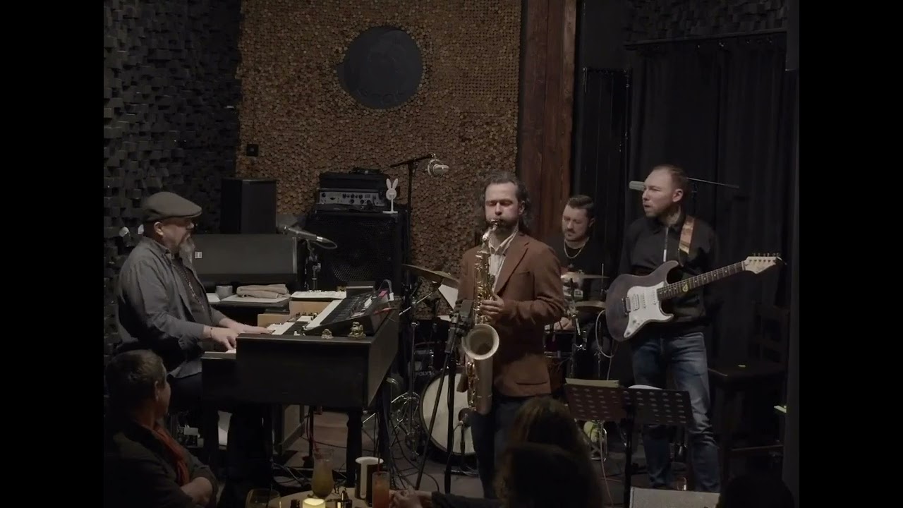 O r g a n i c   T r i o  +  1 (excerpt from Jazzbook)