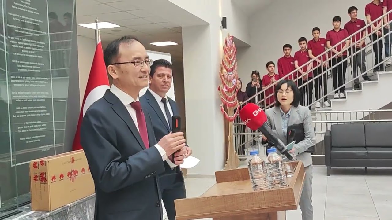 Çin Halk Cumhuriyeti büyükelçisi jiang Xuebin in Kahramanmaraş Onikişubat Y. Emre Ortaokul ziyareti