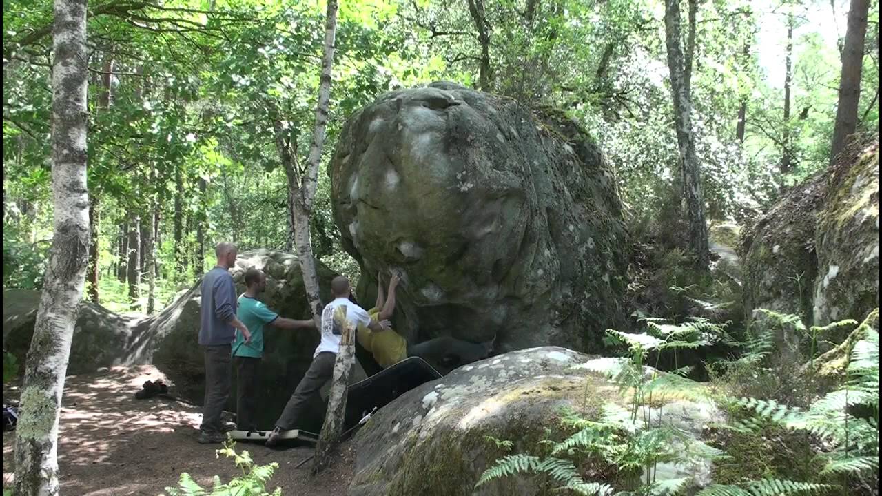 Fontainebleau bouldering - La Mare droite (7b)