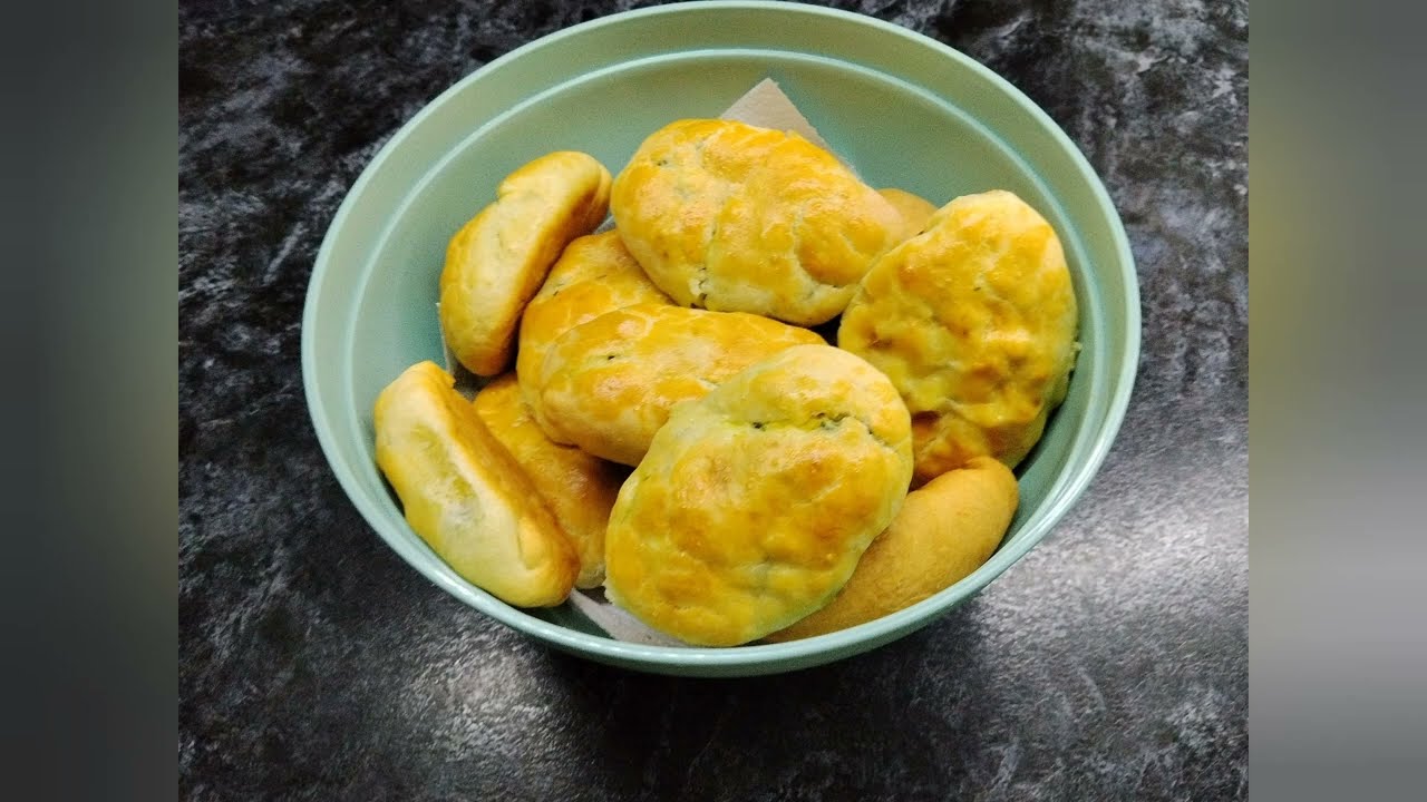 Пирожки в духовке с луком и яйцом.