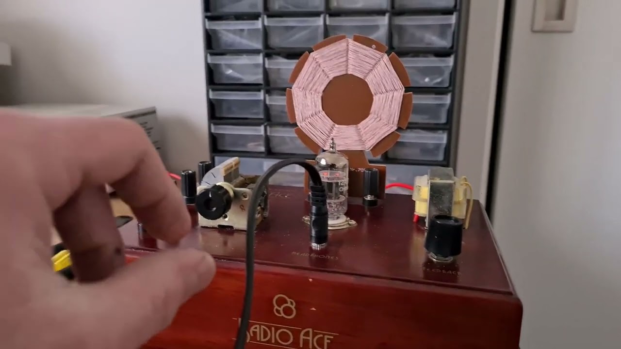 THAMES AND KOSMOS RADIO ACE KIT REGENERATIVE RECEIVER