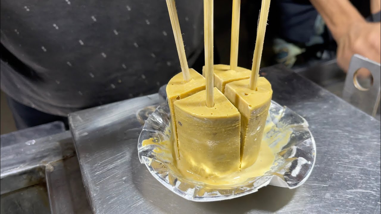 Mumbai Style Matka Kulfi | Malai Rabdi Kulfi Ice Cream | Indian Street Food