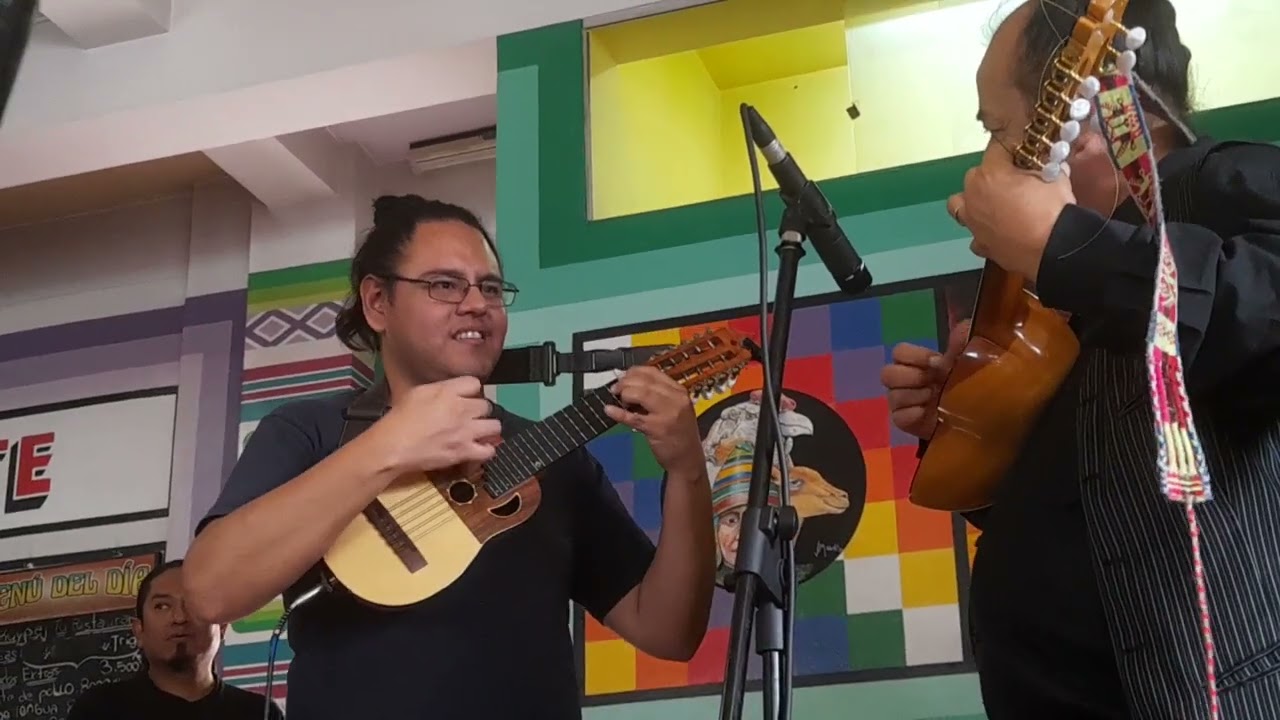 Miguel Vilca y Freddy Torrealba en el encuentro  de Charangos Mza
