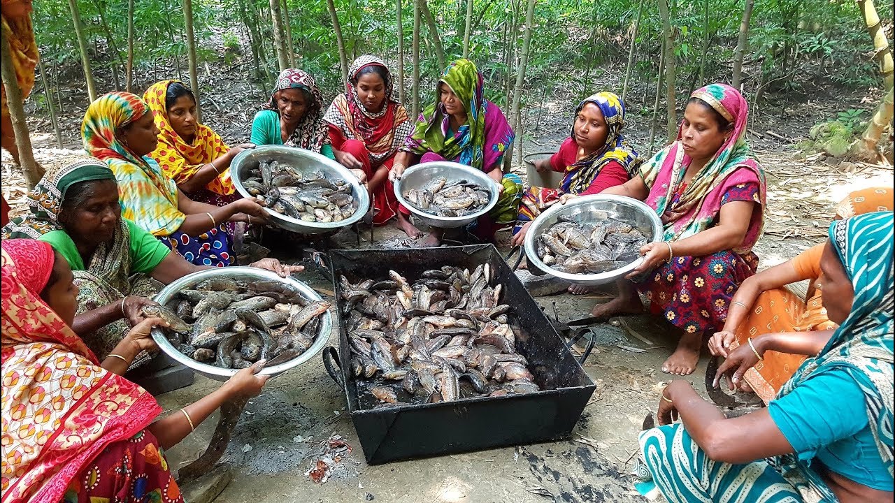 450 Climbing Perch Fish Cutting & Cooking By 15 Women For Whole Village Peoples