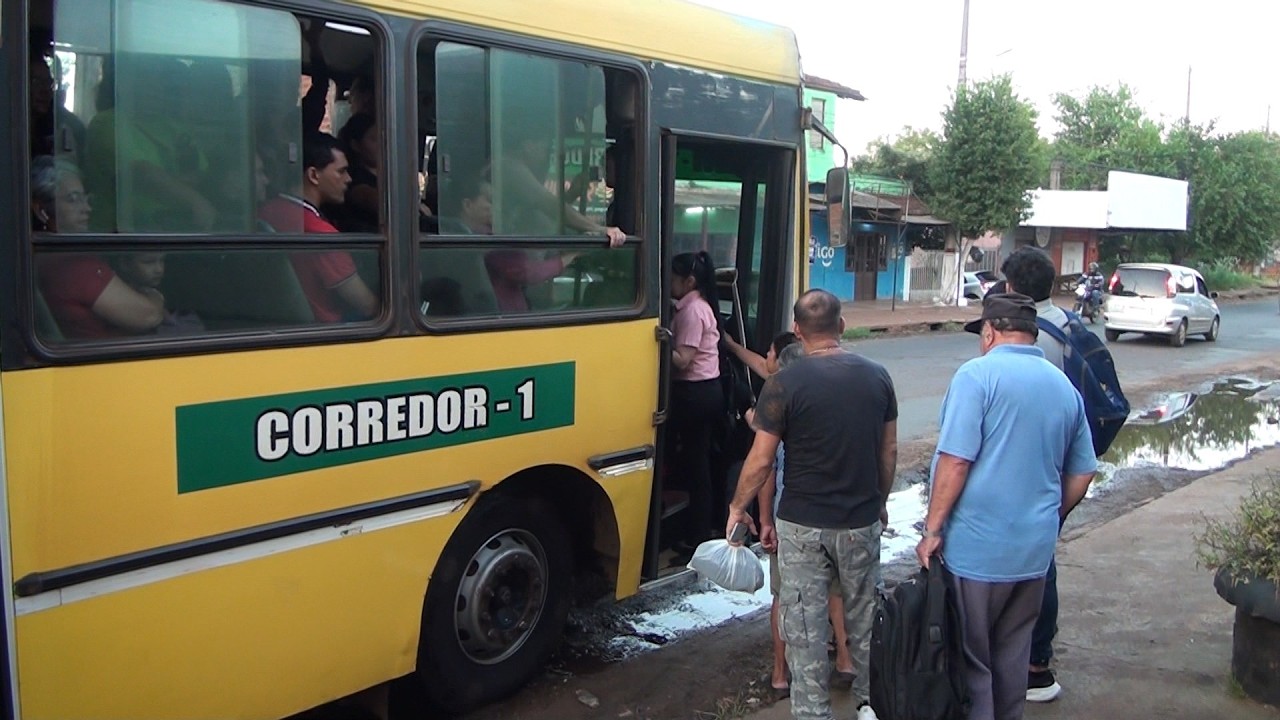 Esperar el colectivo se vuelve “un verdadero sacrificio” en barrio San Isidro