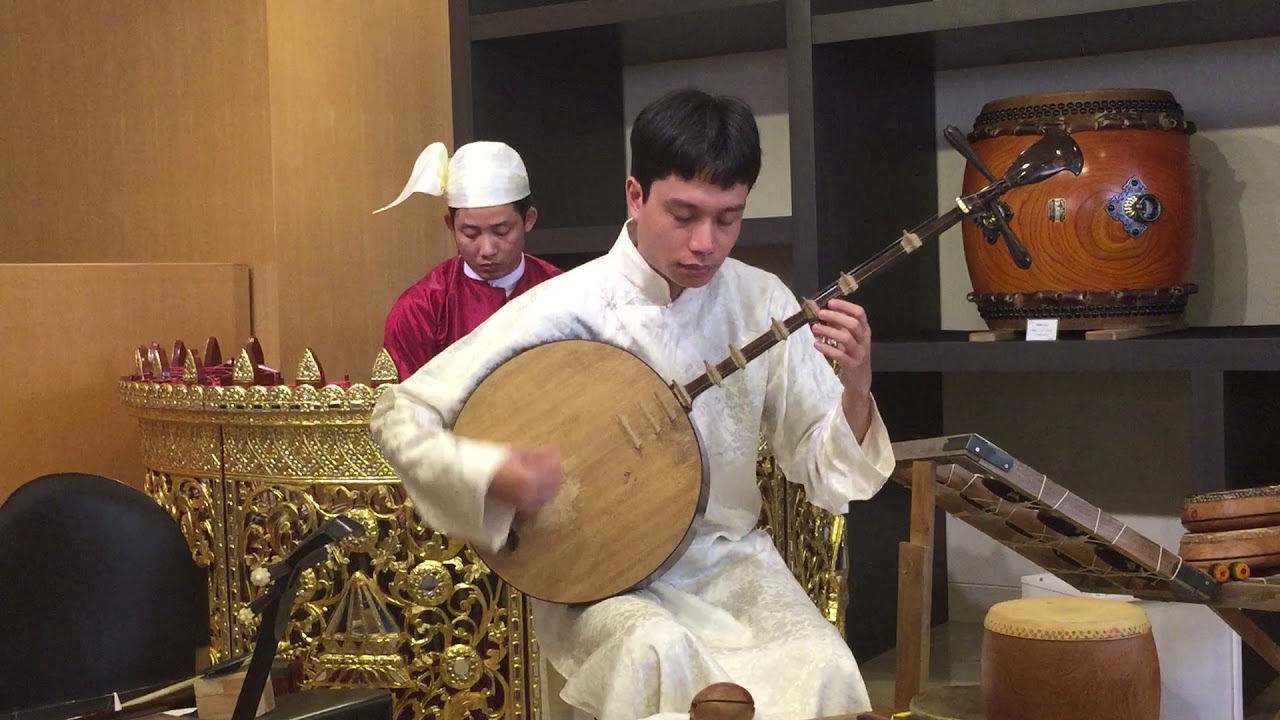 Vietnam string instrument, Dan Nguyet from North Vietnam